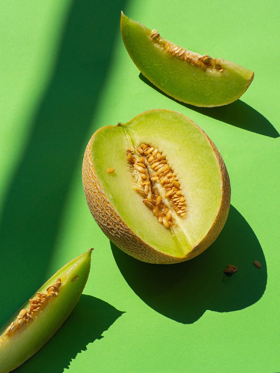 sliced kiwi fruit