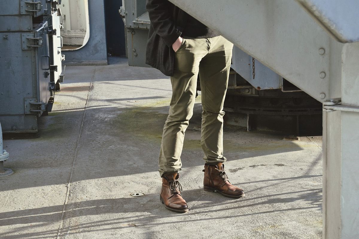 standing man with hand on pocket near machine