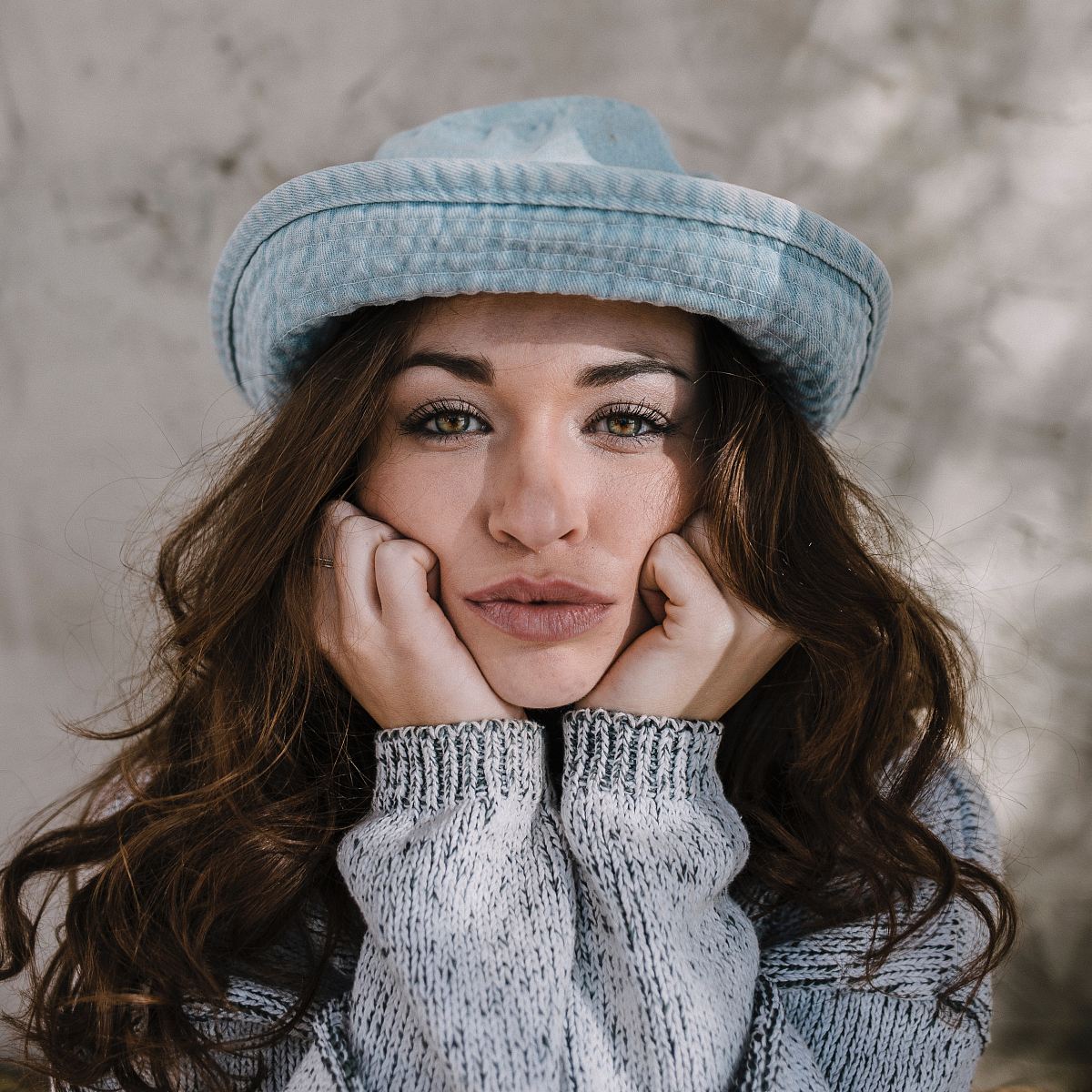 women's blue hat