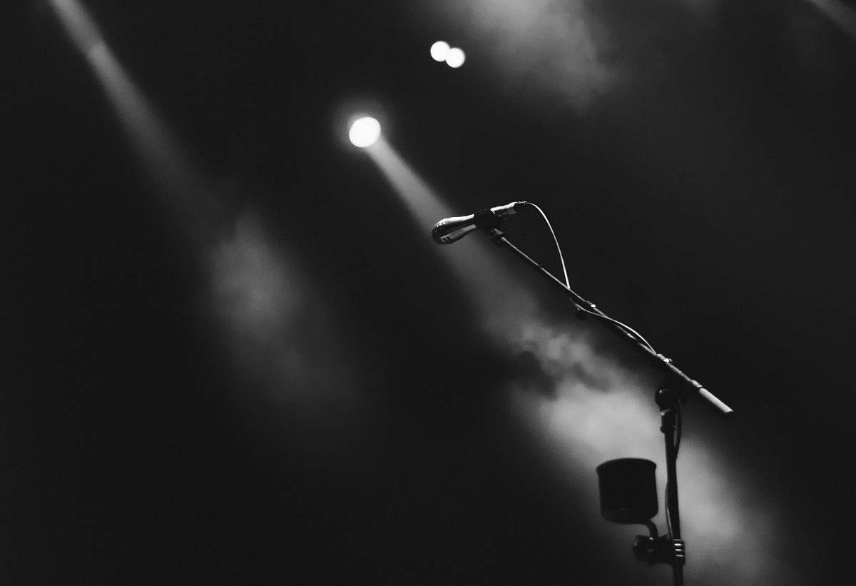 music photo of microphone on foggy stage auckland