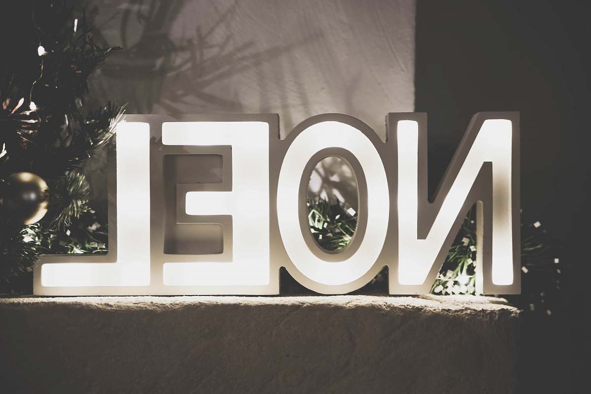 jar white Noel freestanding letters with light plant