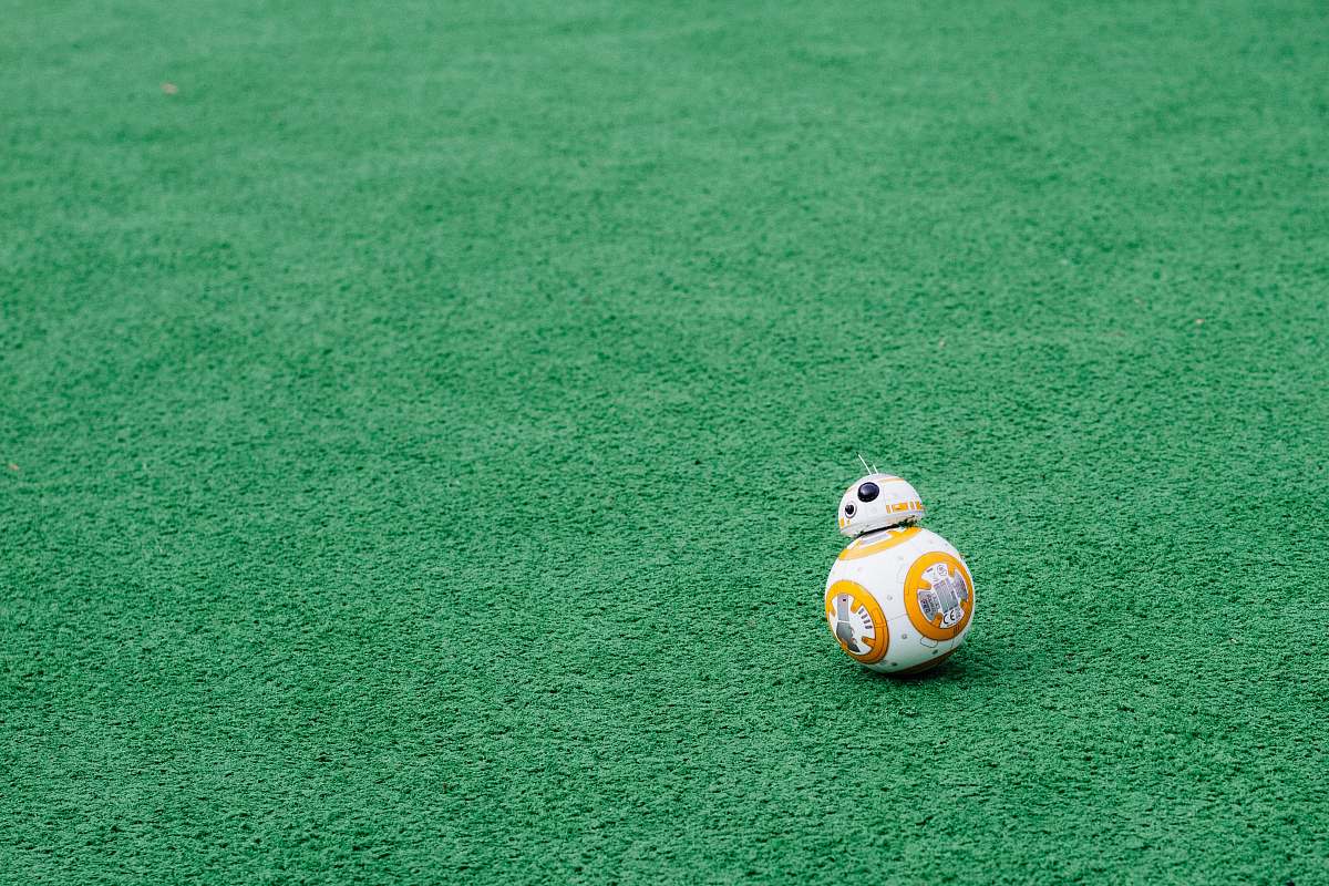 bb-8 BB-8 on green grass field cool wallpapers