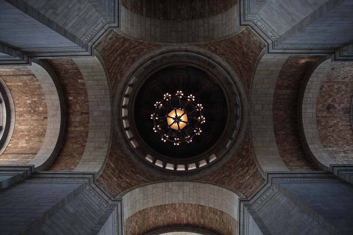 building black and white lighted chandelier nebraska state capitol