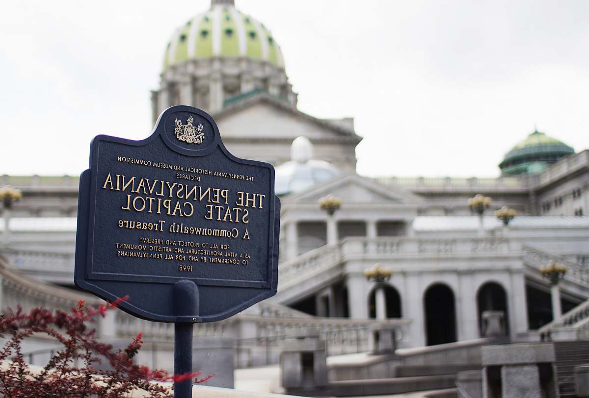 architecture The Pennysylvania State Capitol signage dome