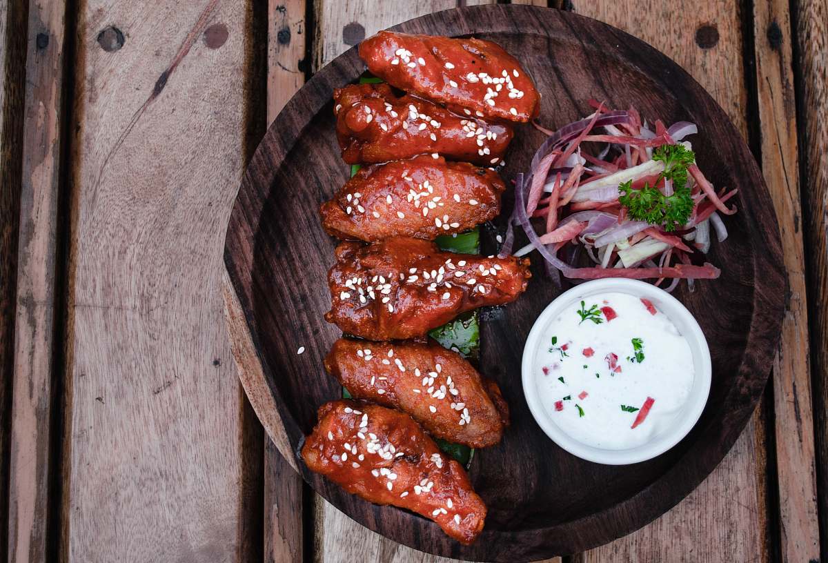 bowl savory chicken on plate bbq