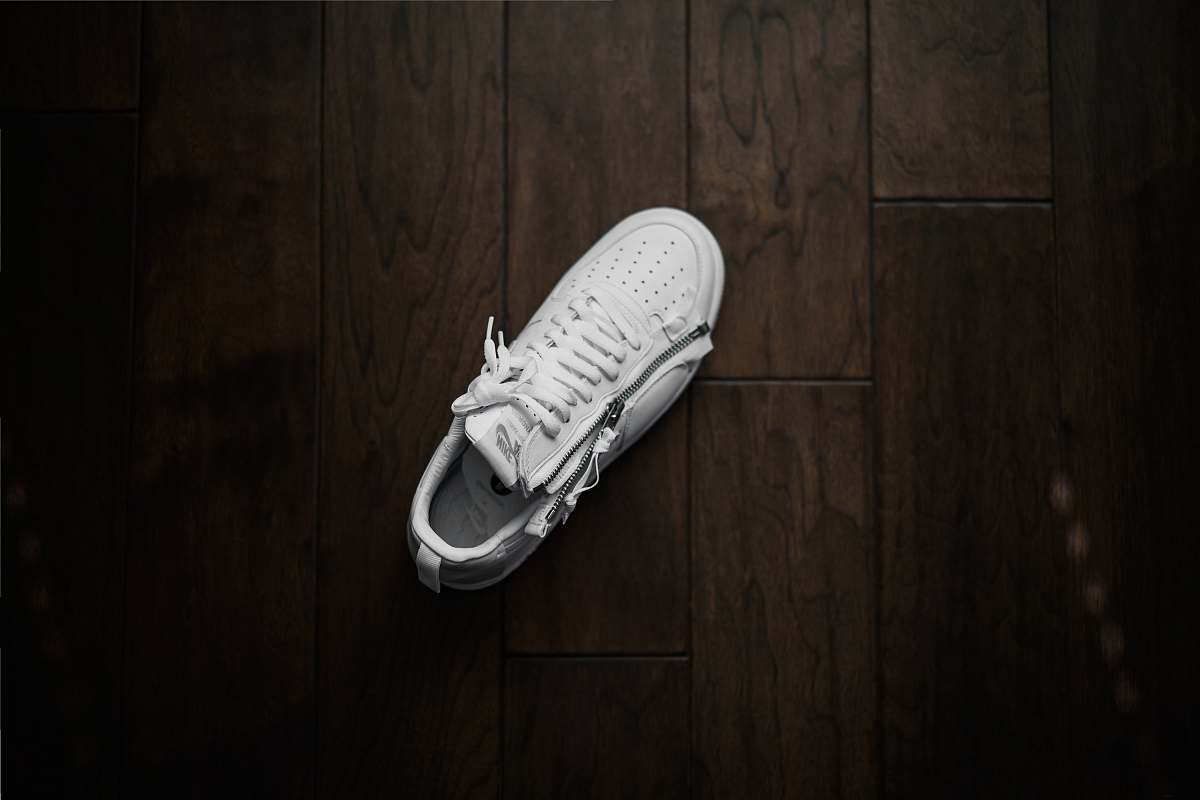 sneaker unpaired white Nike low-top sneaker clothing