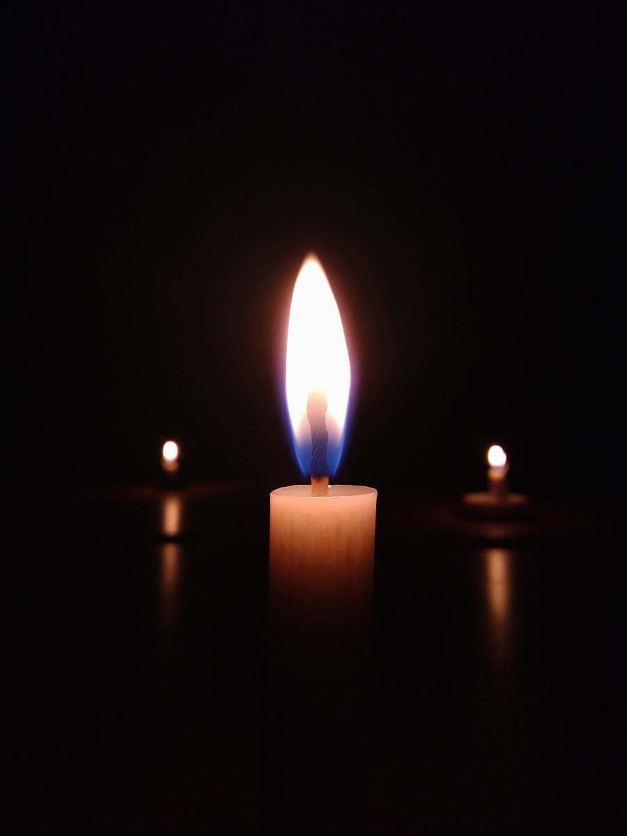 fire shallow focus photography of candle flame