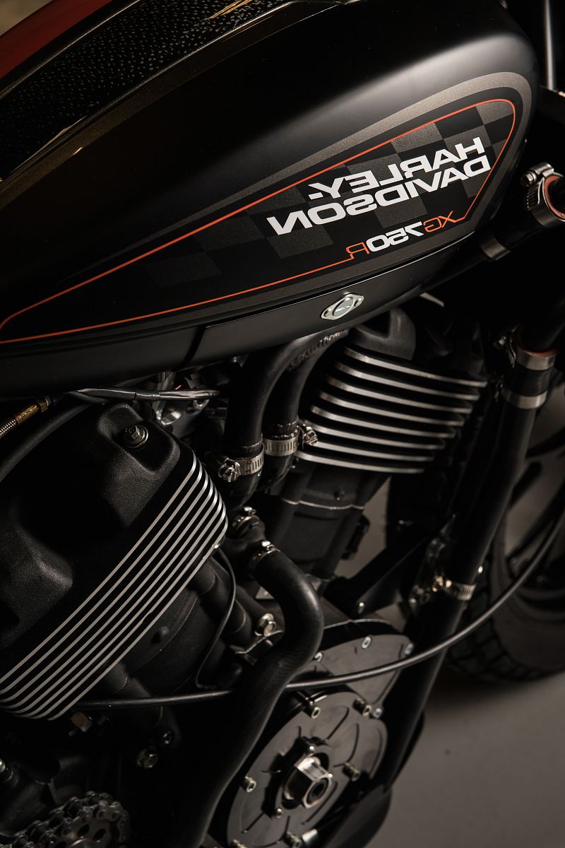 black and gray Harley Davidson cruiser motorcycle