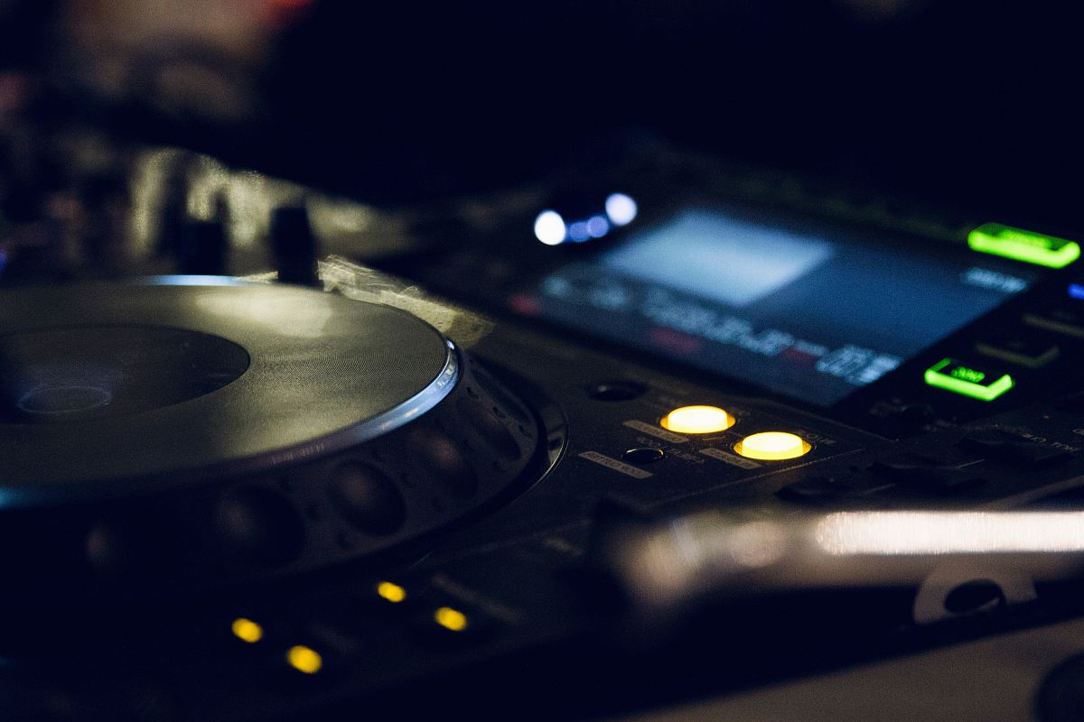 black DJ controller
