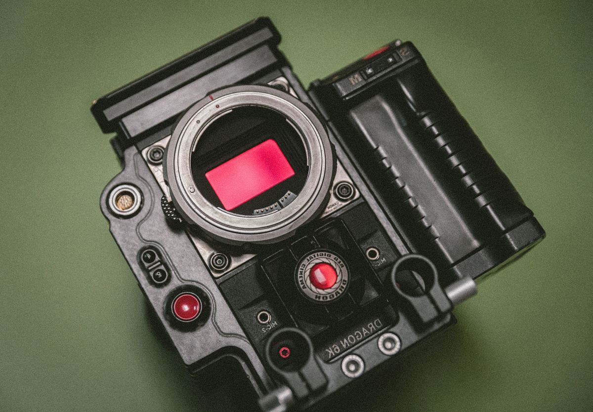closeup photo of twin-lens reflex camera