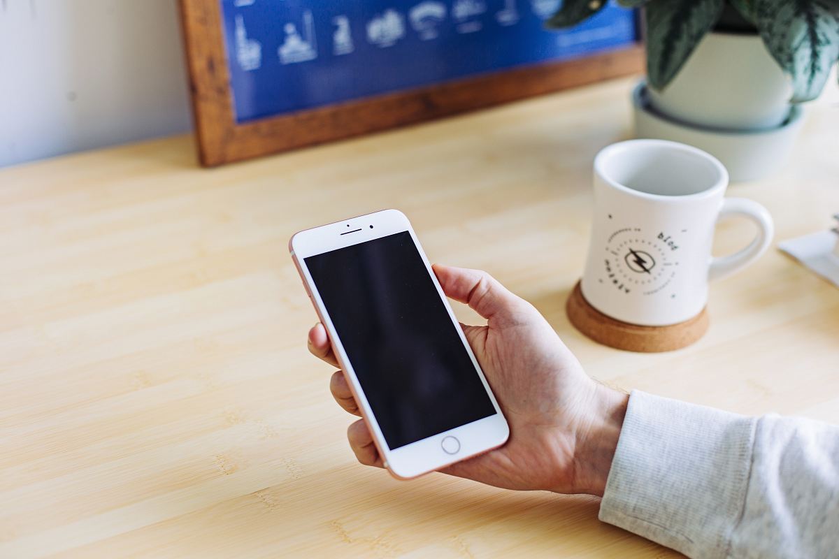 person holding rose gold iPhone 6