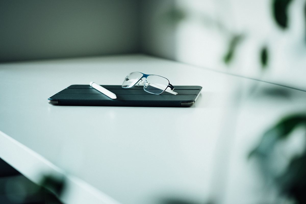shallow focus photo of smartphone and eyeglasses
