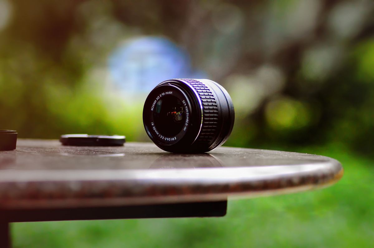 shallow focus photography of DSLR camera lens