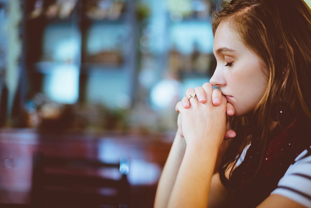 woman praying