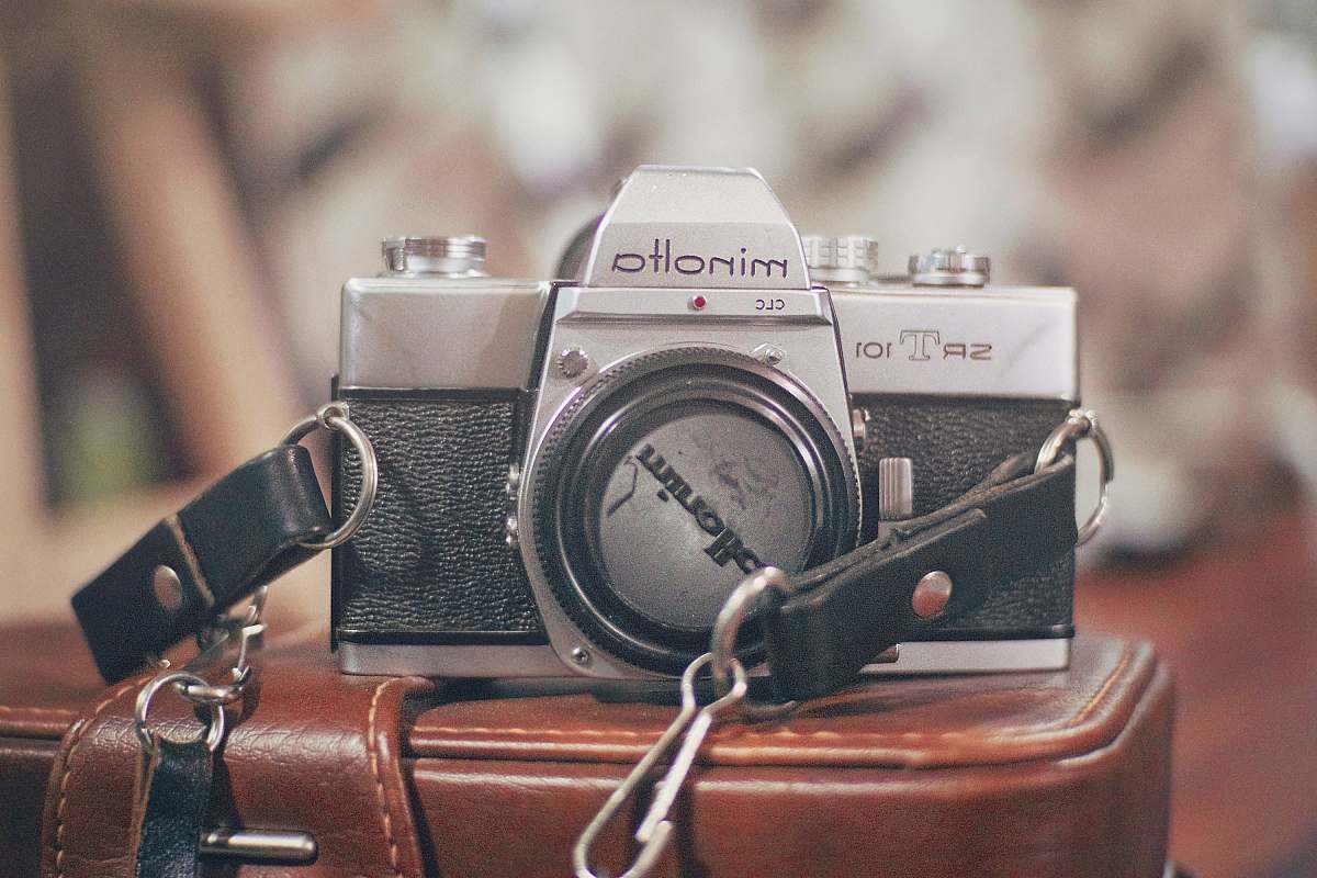 electronics black and gray Minolta camera strap