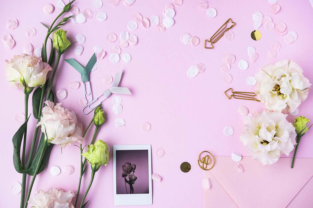 cream pink flowers creme