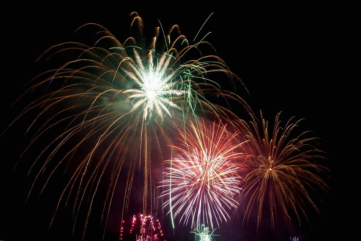 night assorted-color fireworks during nighttime outdoors