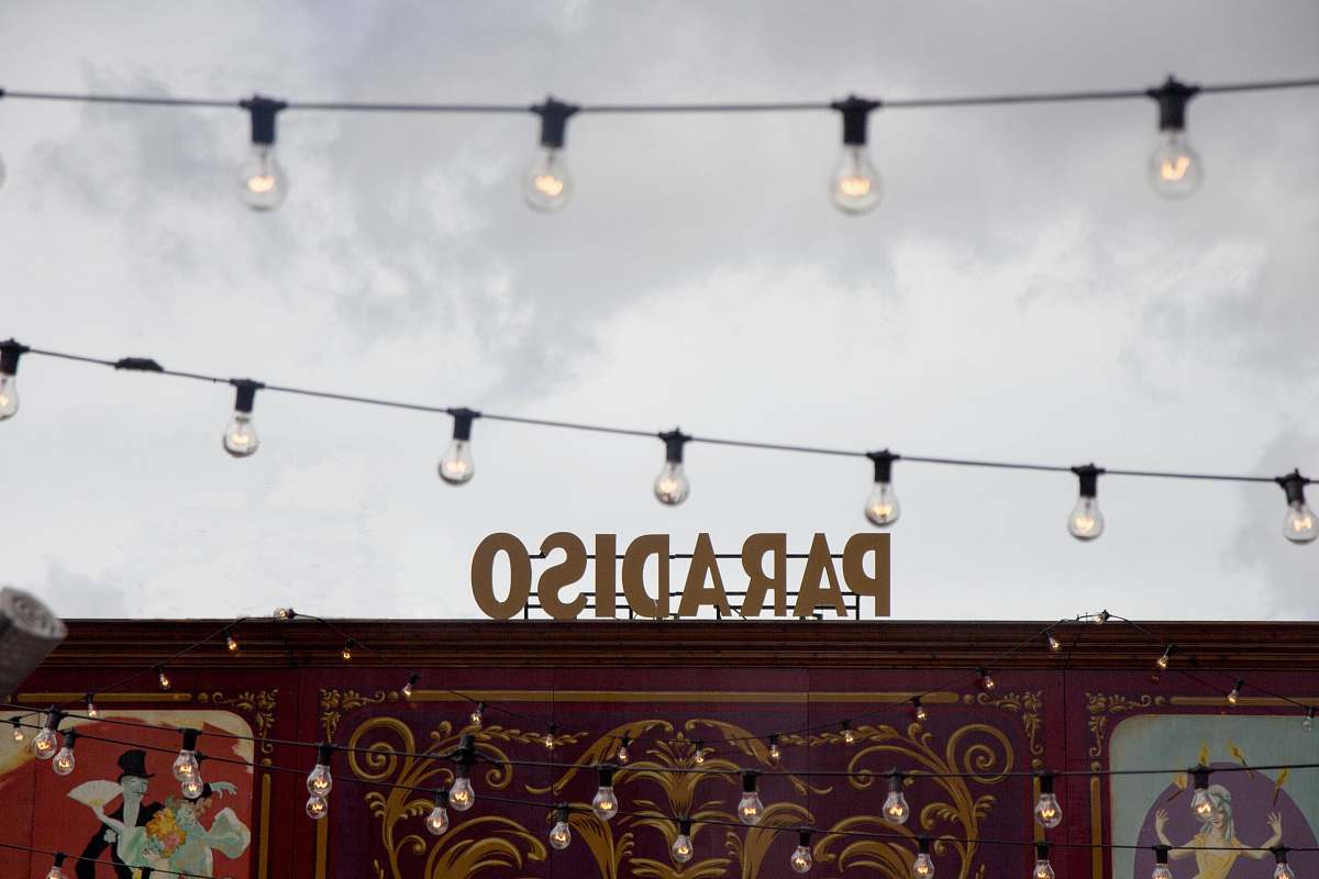 light Paradiso establishment sign