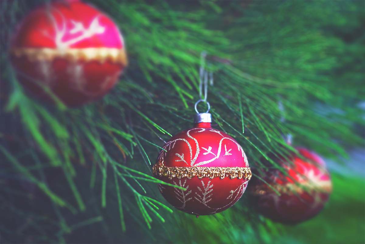 nassau red and beige Christmas baubles the bahamas