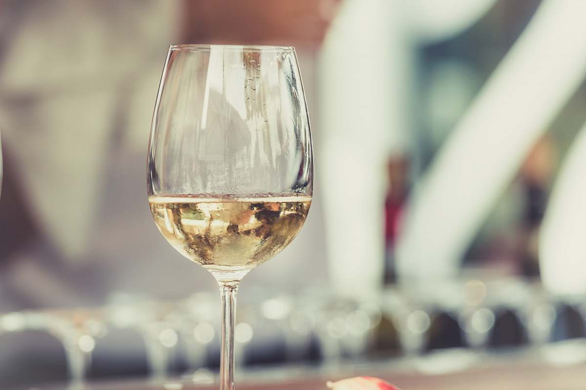 wine selective focus photography of clear glass wine glass glass