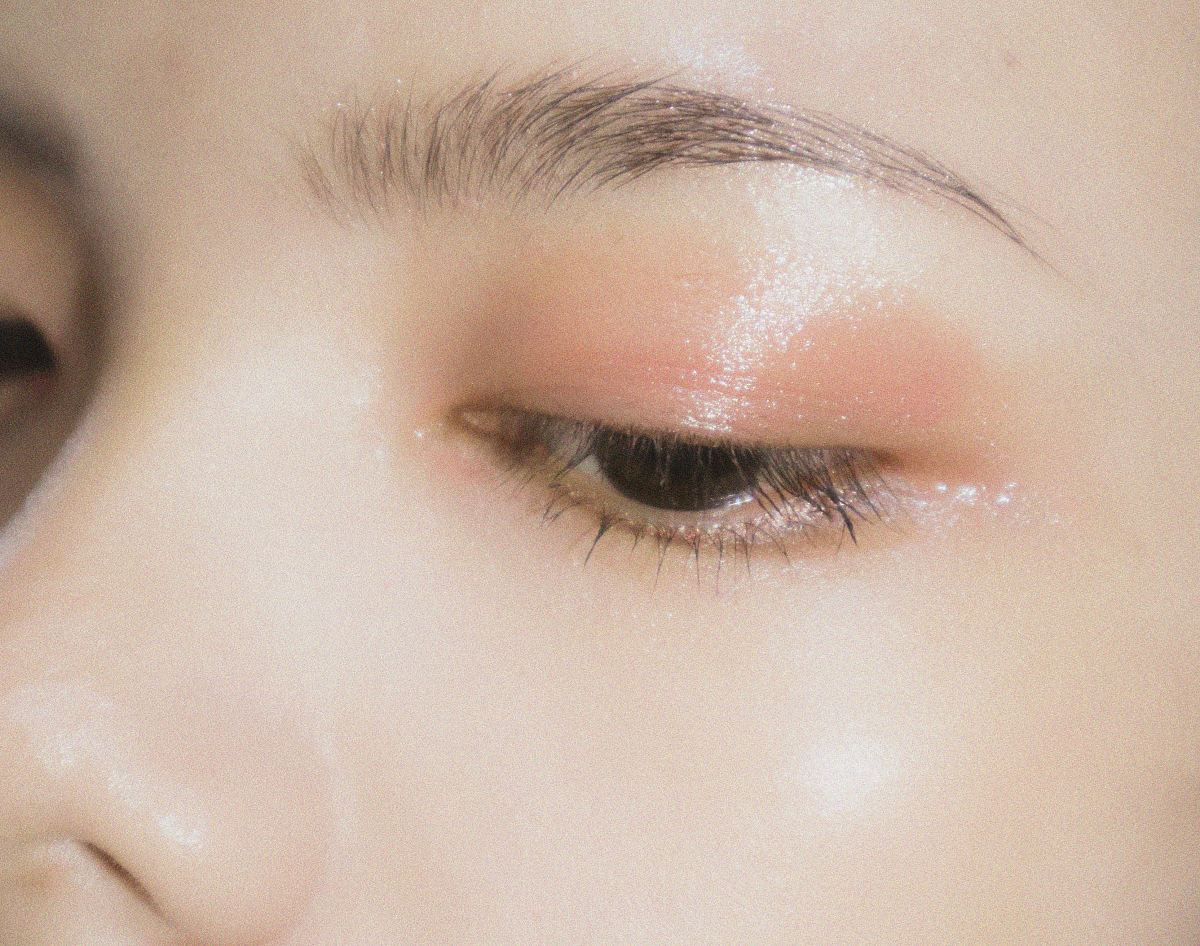 a woman with a pink eye shadow
