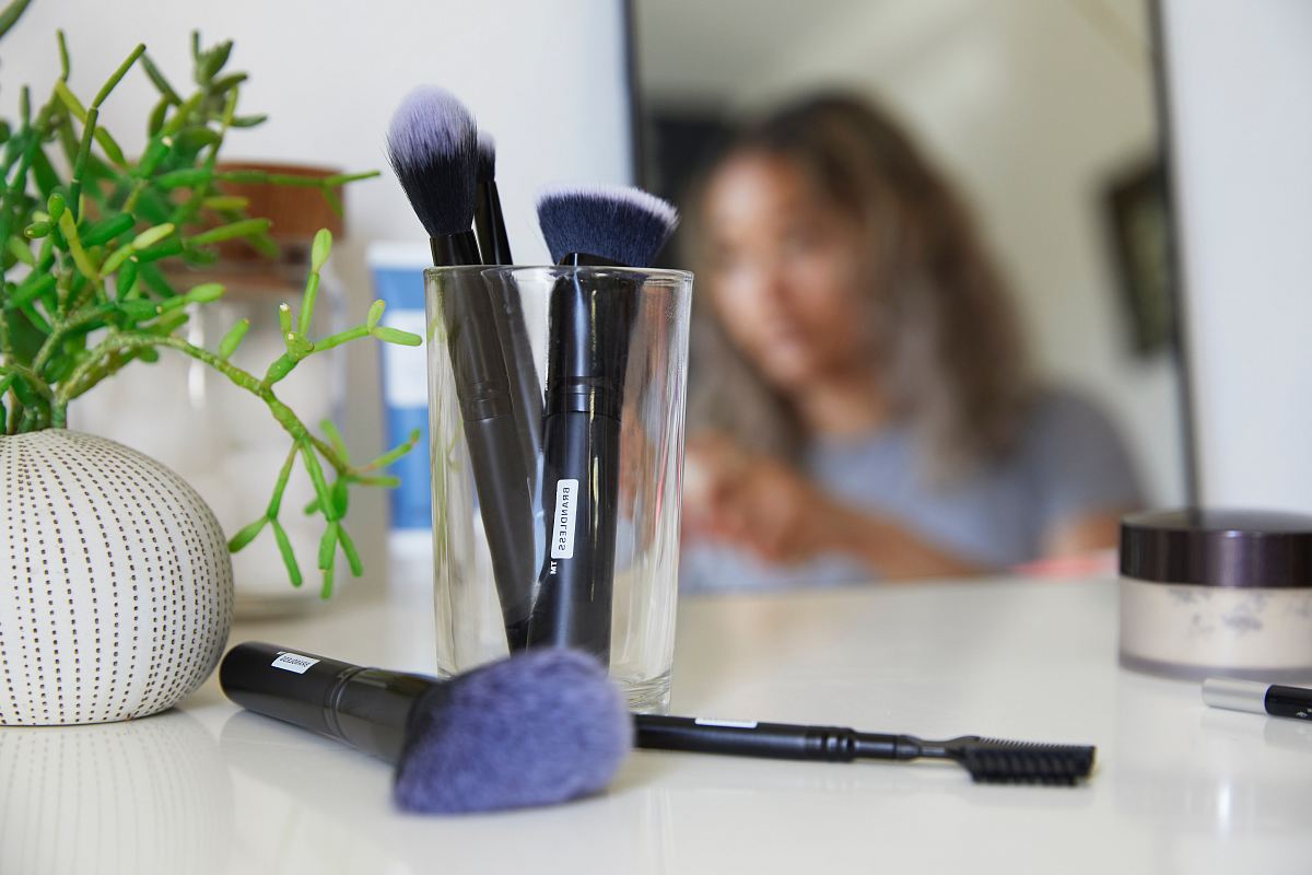 black makeup brushes