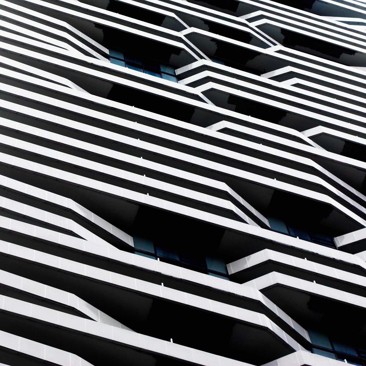 toronto worm's eye view of building building