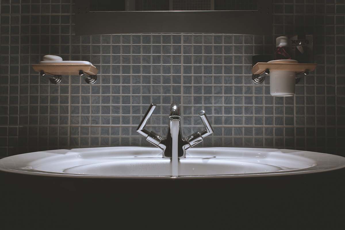 tap gray steel faucet sink