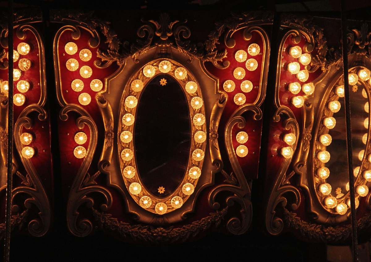 diwali red and brown carousel horror