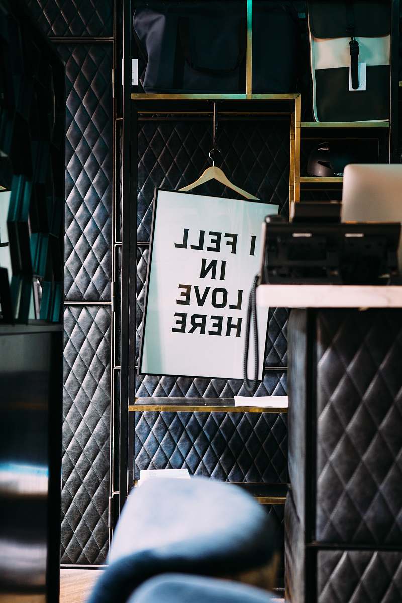 sign i fell in love here poster in a room interior