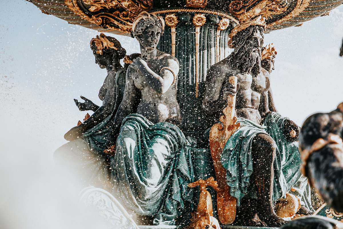 france close-up photography of water fountain art