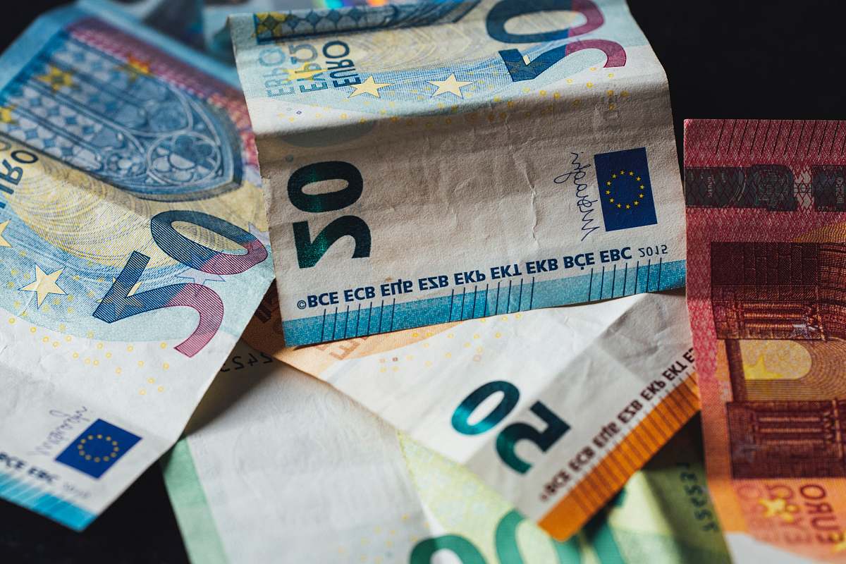 erlangen 20 euro bill on white textile deutschland