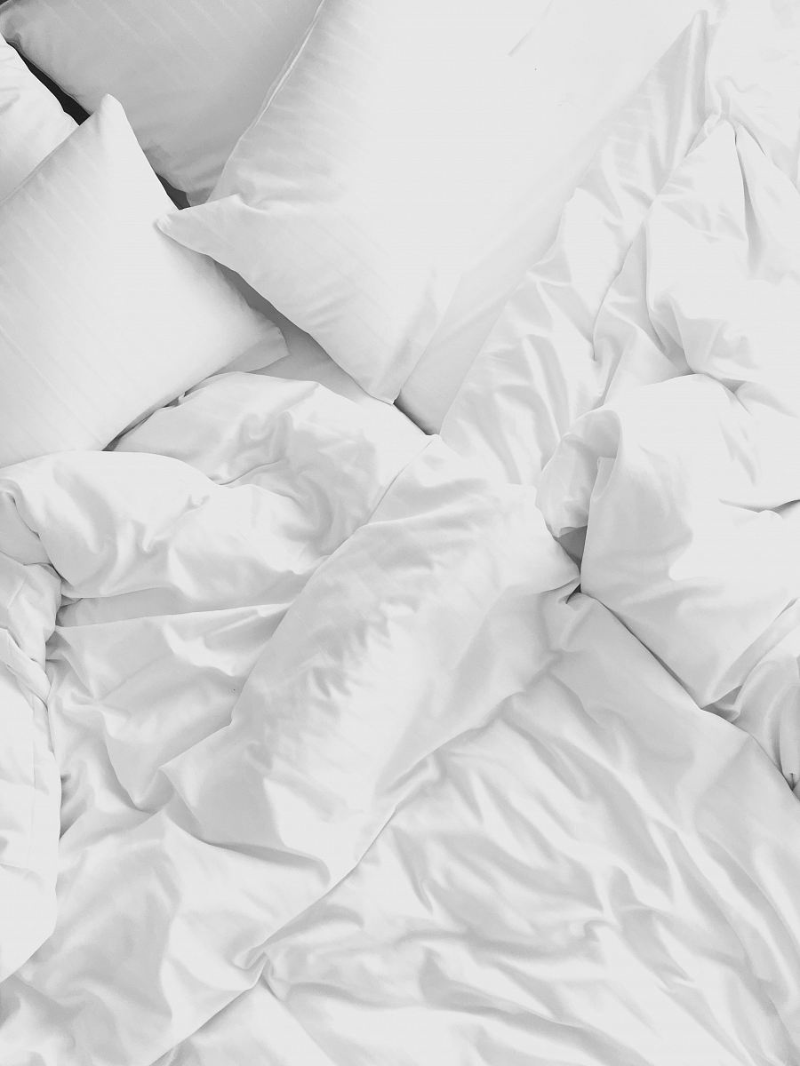 white pillows on bed