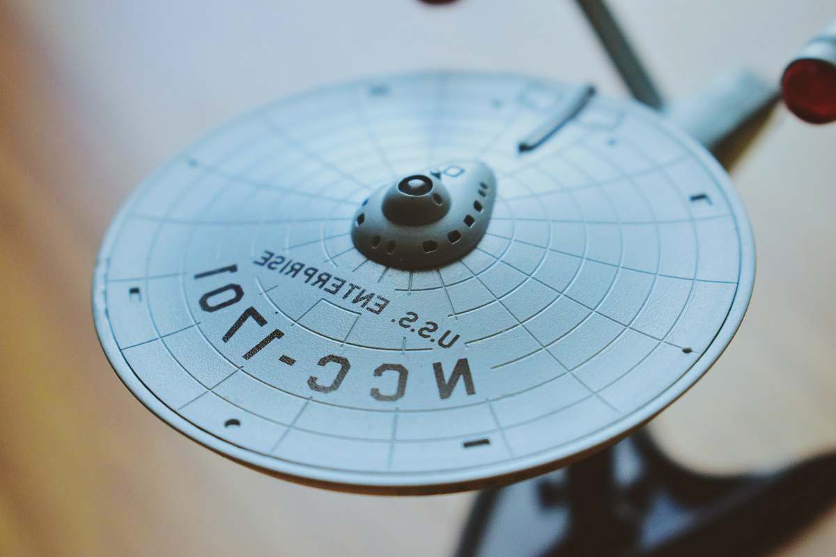starship round gray USS Enterprise aircraft scale model star trek