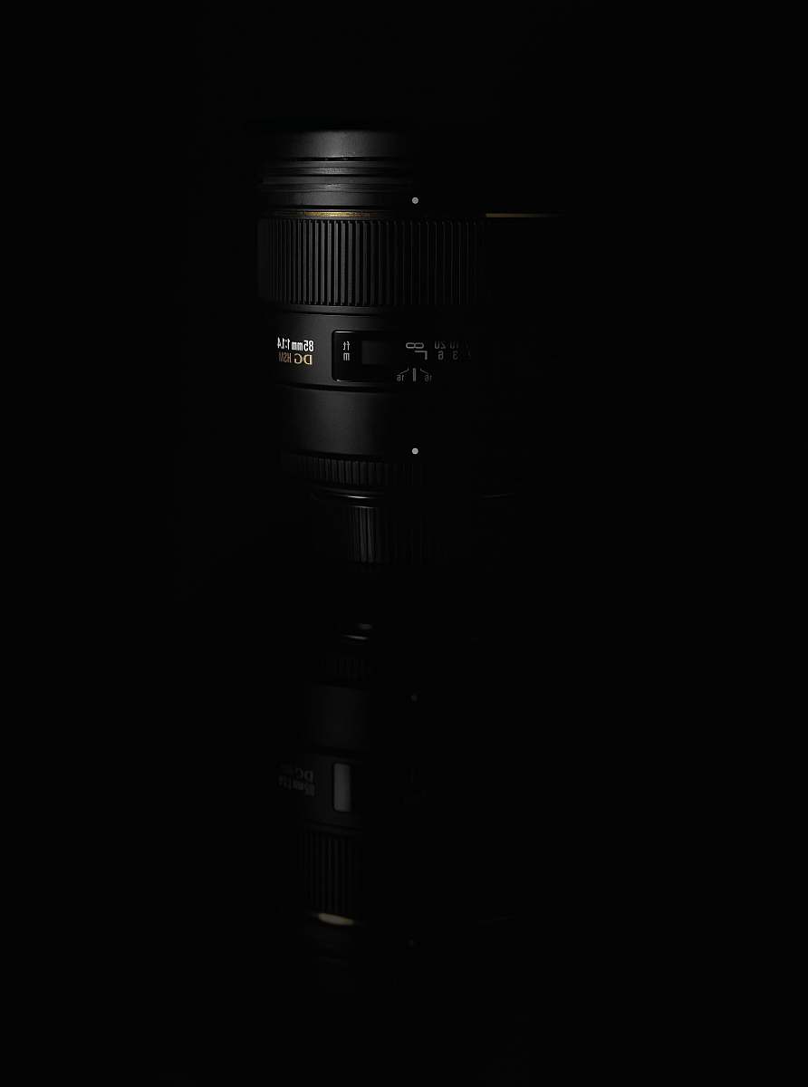 black-and-white black DSLR camera lens