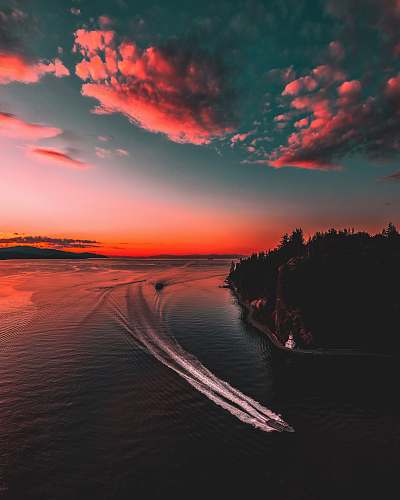 wallpapers jetski on body of water backgrounds