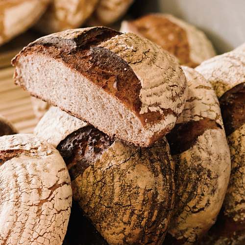 food baked breadas confectionery