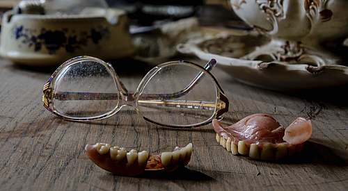 belgium eyeglasses near dentures cup