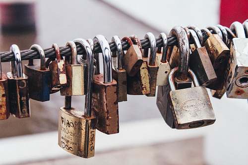 rust shallow focus photography of padlocks in steel cable puente de la mujer