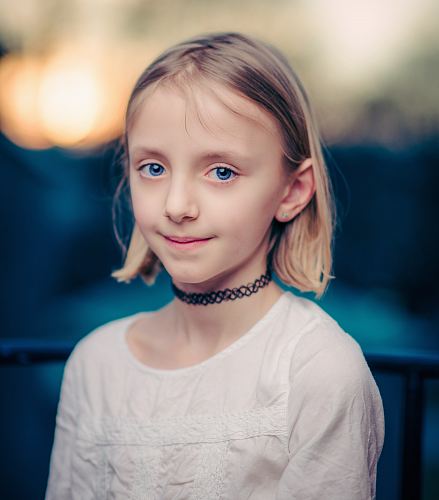 girl wearing black choker