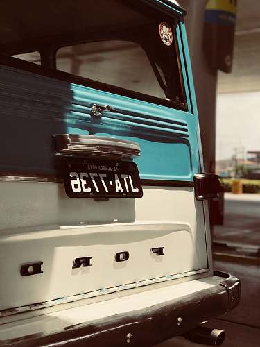 vehicle white and teal Ford vehicle at daytime brasília