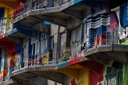 graffiti assorted-color-and-design graffiti on concrete building art