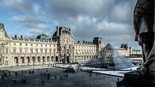 building Louvre Museum, Paris architecture