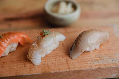 sushi sushi dish bread