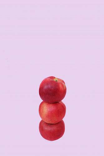 apple three overlapping honeycrisp apples food