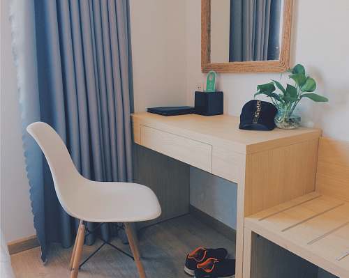 chair shoes under desk desk