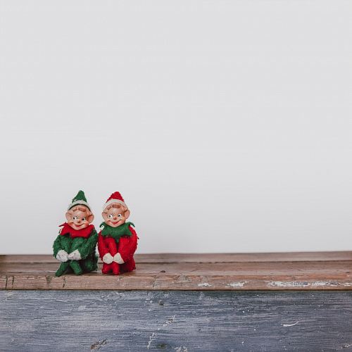 two elf on the shelf figurines