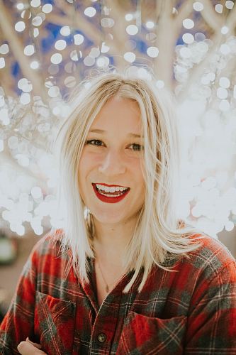 woman wearing red and gray plaid sport shirt