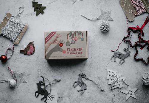 grey brown Pickering's Gun baubles box near decors giftwrap