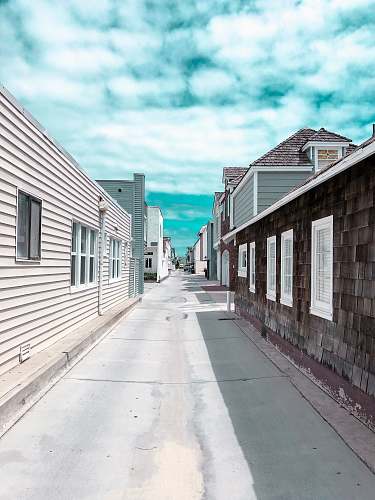 road white an brown houses town